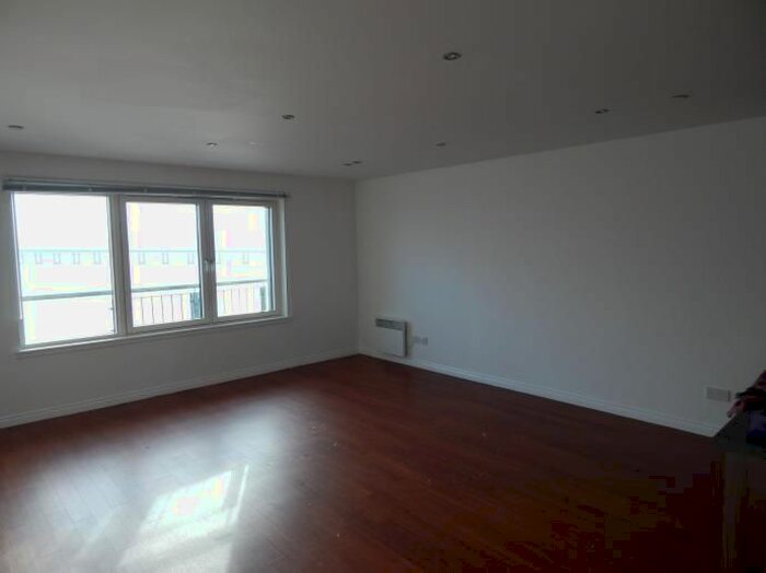 3 Bedroom Flat To Rent In Gourlay Yard, Dundee, DD1