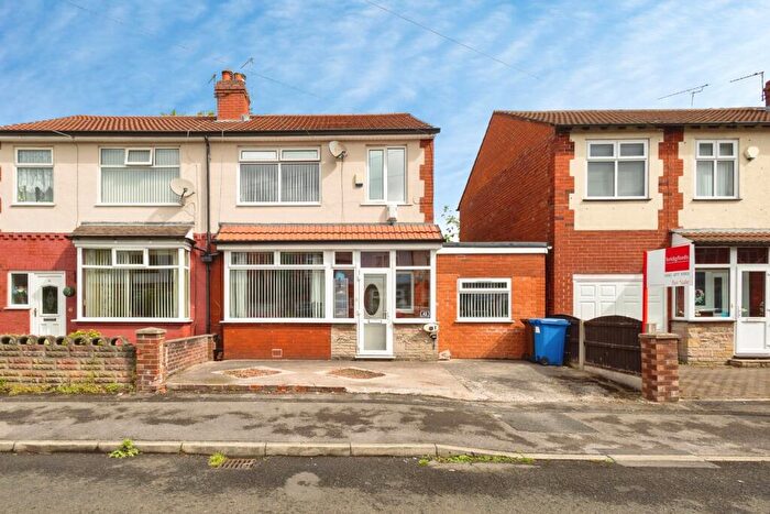 3 Bedroom Semi-Detached House For Sale In Woodhall Road, Stockport, Greater Manchester, SK5