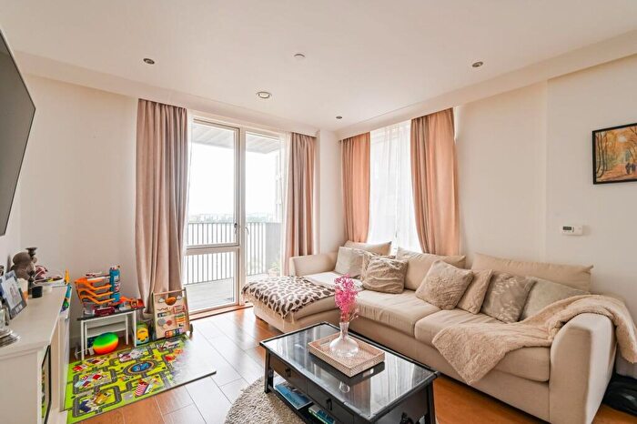 3 Bedroom Flat For Sale In Mare Apartments, Royal Docks, London, E16