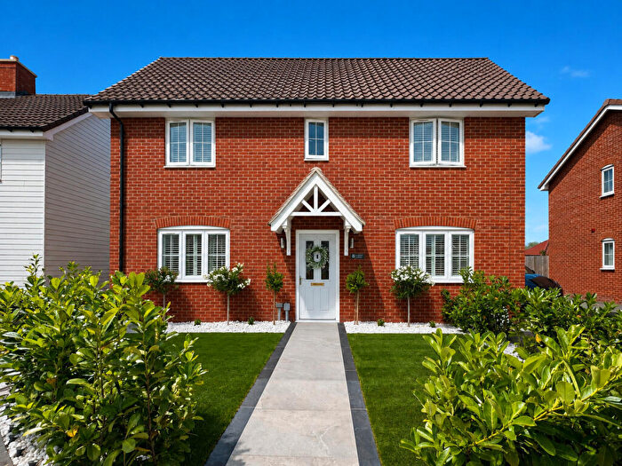 4 Bedroom Detached House For Sale In Langley Mews, Rayleigh, SS6