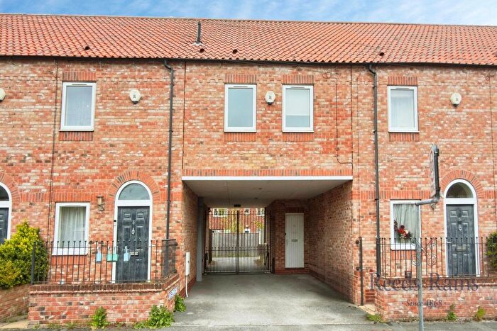 2 Bedroom Flat For Sale In Powell Street, Selby, North Yorkshire, YO8