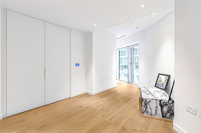 Studio To Rent In Electric Boulevard, London, SW11