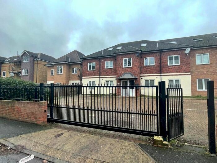 2 Bedroom Flat To Rent In Fonthill Court, Cottington Road, Hanworth Feltham, TW13