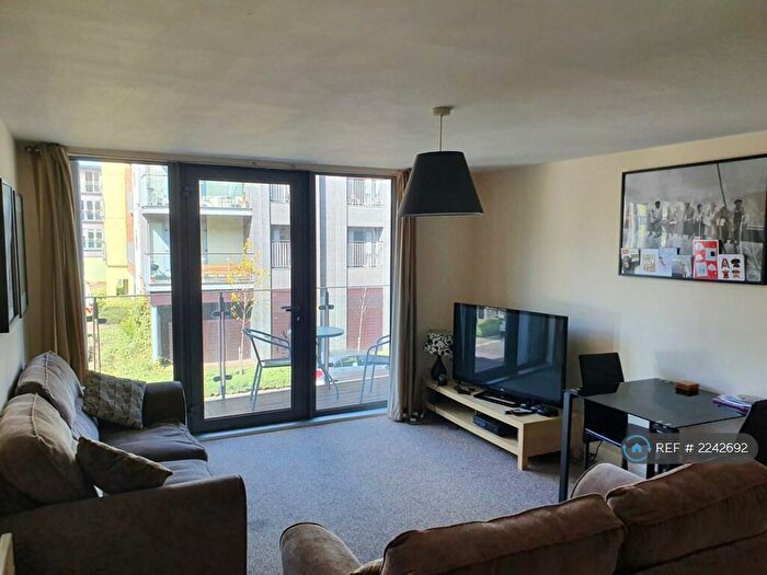 2 Bedroom Flat To Rent In Worsdell Drive, Gateshead, NE8