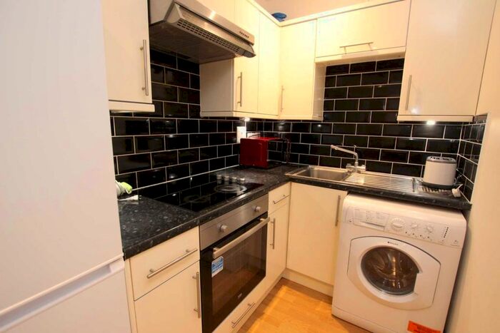 1 Bedroom Flat To Rent In West Street, Flat, RG1