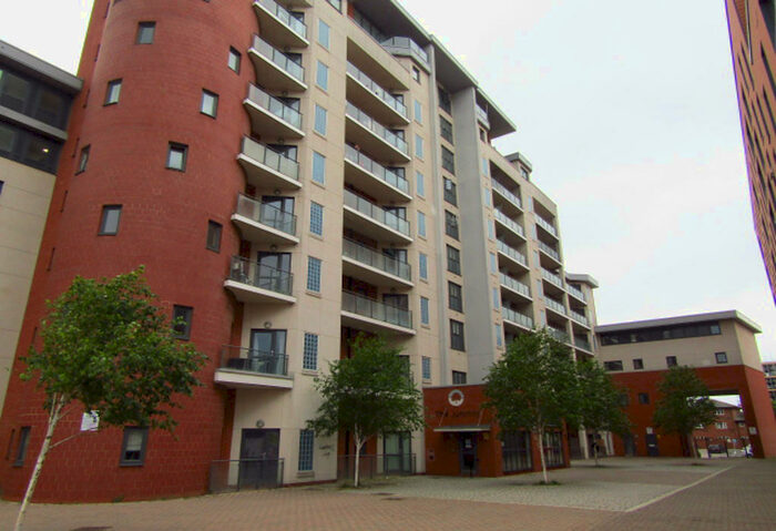 2 Bedroom Flat To Rent In The Junction, Slough, Berkshire, SL2