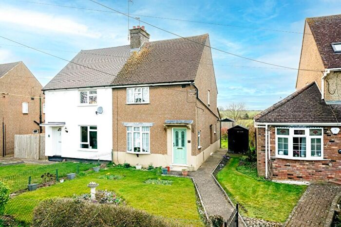 3 Bedroom Semi-Detached House For Sale In Dunstable Road, Dagnall, HP4