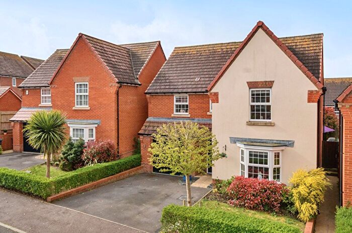 4 Bedroom Detached House For Sale In Cowslip Grove, Clanfield, PO8