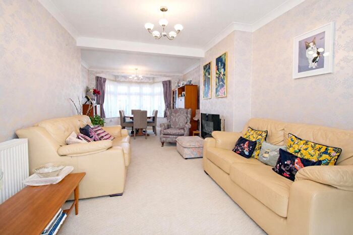 3 Bedroom Terraced House For Sale In Seymour Avenue, Morden, SM4