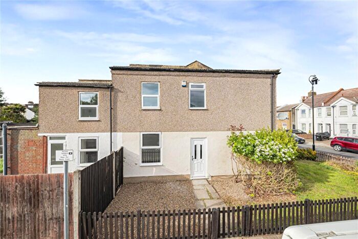 3 Bedroom End Of Terrace House For Sale In Chatterton Road, Bromley, BR2