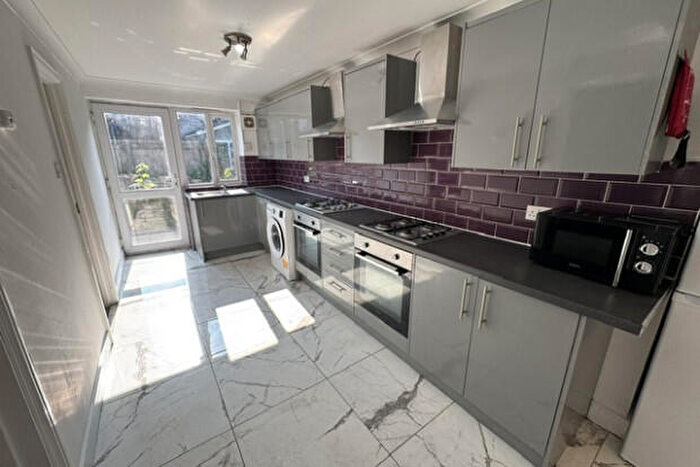 6 Bedroom Terraced House To Rent In Cranbrook Street Cardiff, CF24