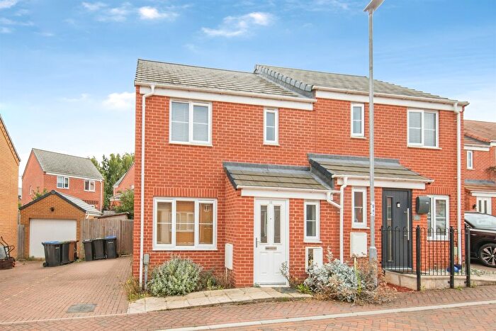 3 Bedroom Semi Detached House For Sale In Hornbeam Close, Great Blakenham, Ipswich, IP6