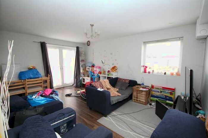 2 Bedroom Flat To Rent In Hazelwood Court, Neasden, London, NW10
