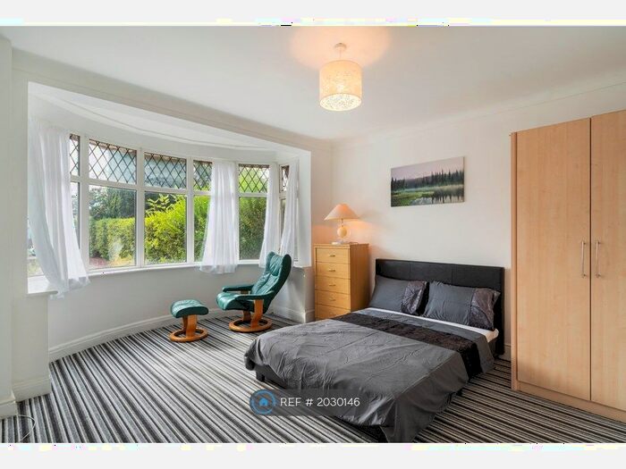 1 Bedroom Flat To Rent In Broad Walk, Hounslow, TW5