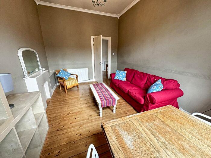 2 Bedroom Flat For Sale In Gardner Street, Partick, G11