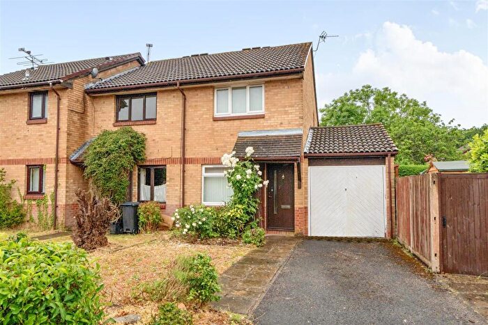 2 Bedroom End Of Terrace House For Sale In Verey Close, Twyford, Reading, Berkshire, RG10