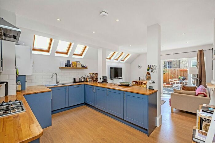 2 Bedroom Flat To Rent In Breer Street, Fulham, SW6