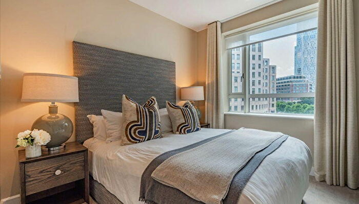 2 Bedroom Apartment To Rent In Canary Wharf, E14