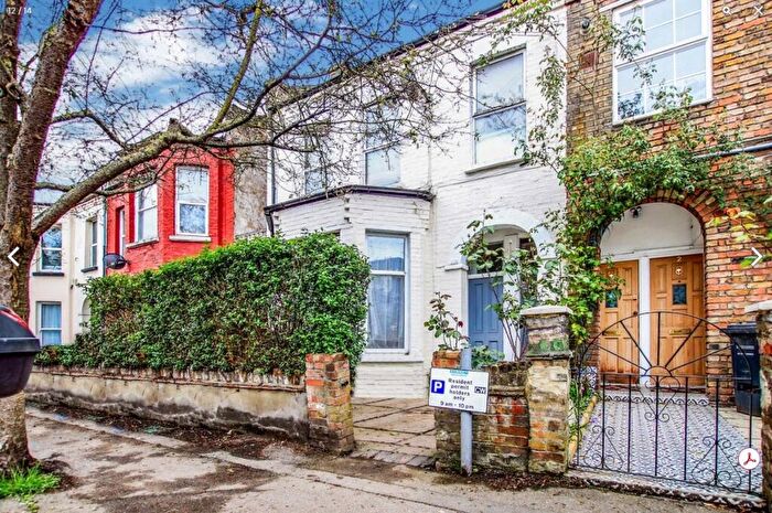 2 Bedroom Flat To Rent In Oak Grove, Kilburn, NW2