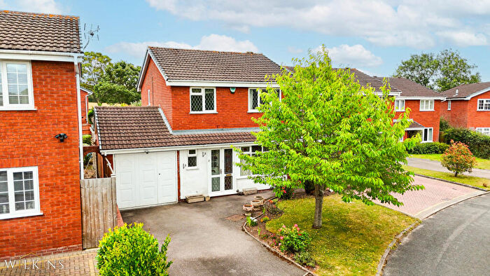 3 Bedroom Detached House For Sale In Kirkland Way, Mile Oak, Tamworth, Staffordshire, B78