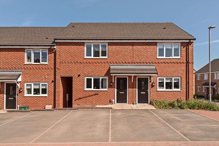 3 Bedroom Town House To Rent In Slim Drive, Gedling, Nottingham, NG4