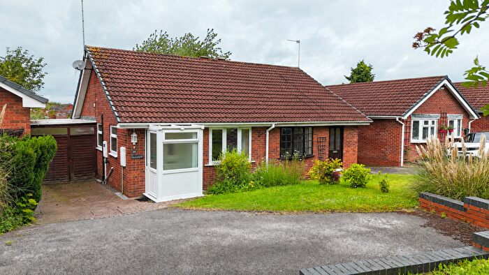 2 Bedroom Semi-Detached Bungalow For Sale In Chatsworth Drive, Tutbury, Burton-on-trent, DE13