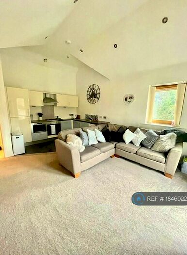 2 Bedroom Flat To Rent In The Green, Bingley, BD16