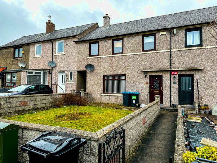 3 Bedroom Terraced House For Sale In Mastrick Road, Aberdeen, AB16