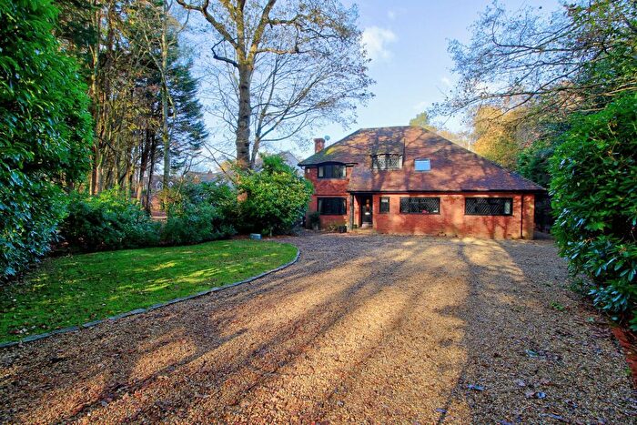 5 Bedroom Detached House For Sale In Heath Ride, Finchampstead, RG40