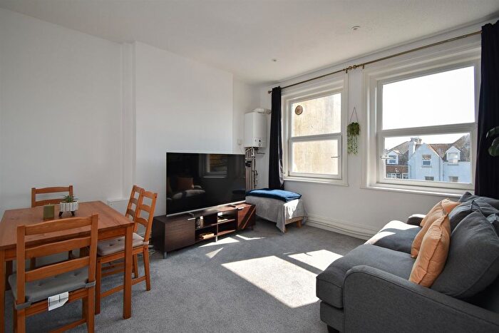 2 Bedroom Flat To Rent In Sackville Road, Bexhill, TN39