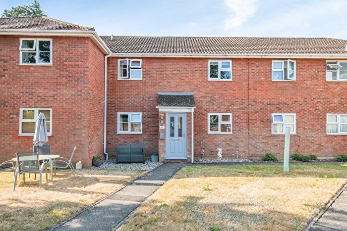2 Bedroom Maisonette For Sale In Hunters Corner, Colchester, CO3