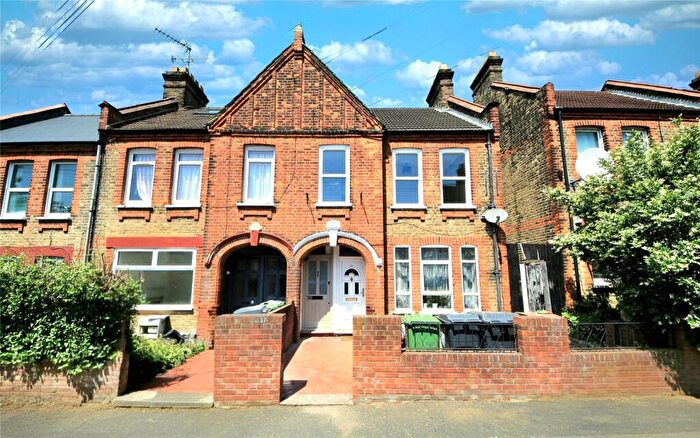 2 Bedroom Maisonette For Sale In Sybourn Street, Walthamstow, E17