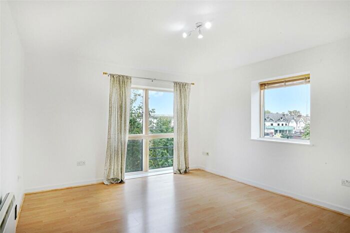 1 Bedroom Apartment To Rent In Walm Lane, London, NW2