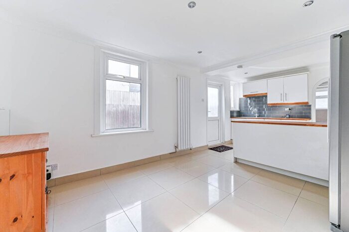 2 Bedroom Flat For Sale In Portland Road, South Norwood, London, SE25