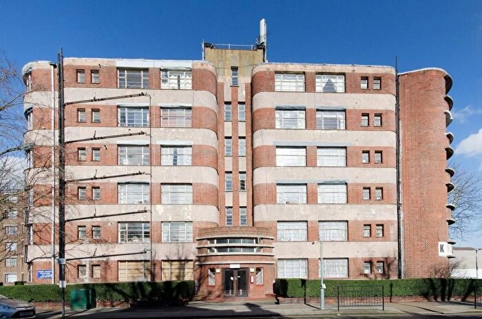 1 Bedroom Flat To Rent In Kingsley Court, Park Avenue, NW2