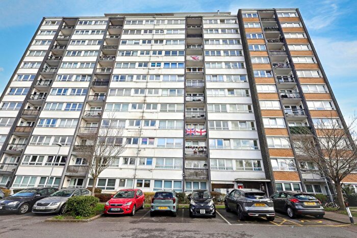 2 Bedroom Flat For Sale In Slewins Close, Hornchurch, RM11