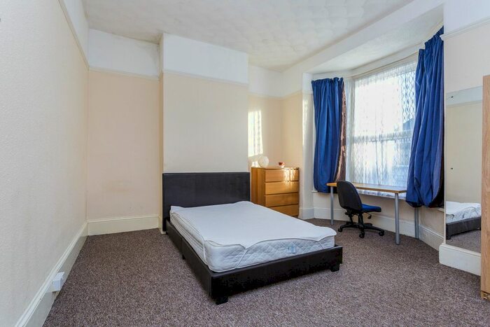 5 Bedroom Terraced House To Rent In Lawrence Road, Southsea, PO5