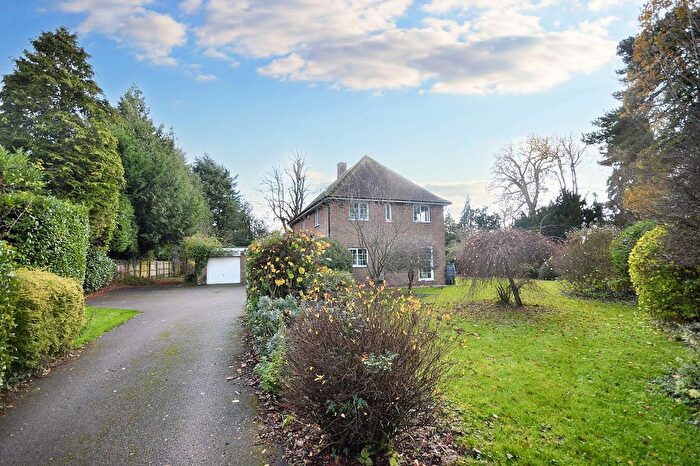 4 Bedroom Detached House To Rent In Wycombe Road, Prestwood, HP16