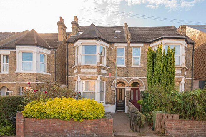 2 Bedroom Flat For Sale In Wolfington Road, West Norwood, London, SE27