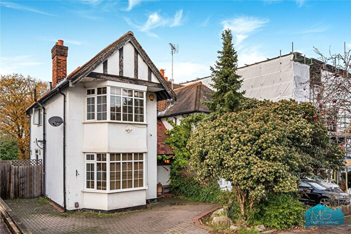 3 Bedroom Semi Detached House For Sale In Hoodcote Gardens, London, N21