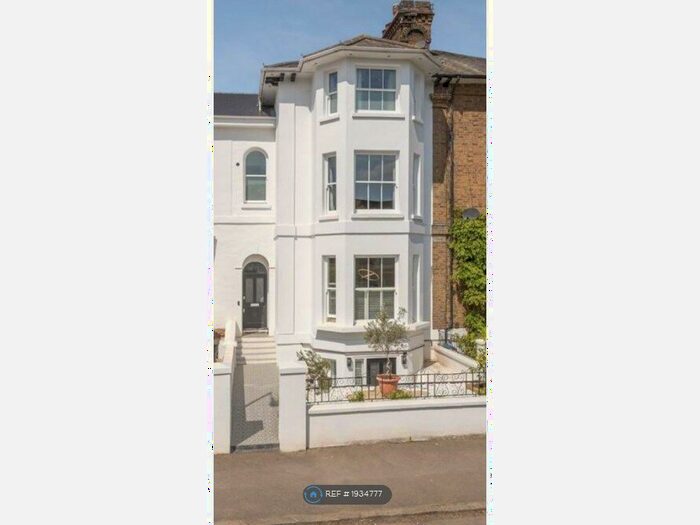 4 Bedroom Terraced House To Rent In Alma Road, Windsor, SL4