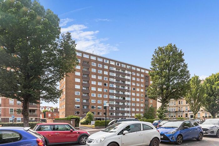 2 Bedroom Flat For Sale In Grand Avenue, Hove, BN3