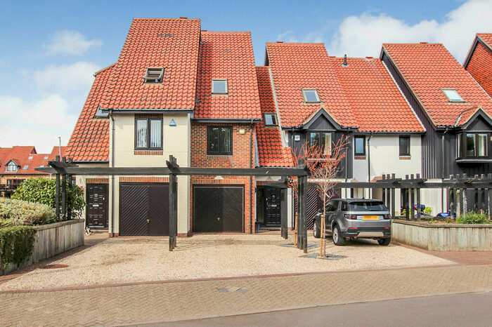 3 Bedroom Town House For Sale In Endeavour Way, Hythe, Southampton, SO45