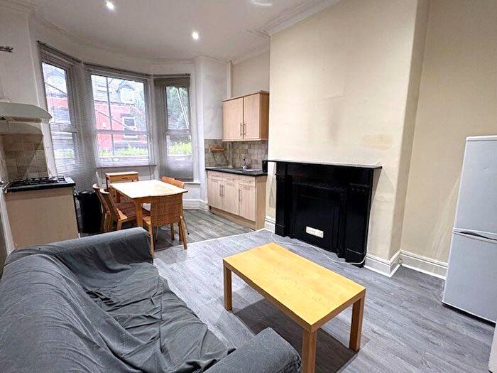 1 Bedroom Flat To Rent In Inglewood Terrace, Leeds, LS6