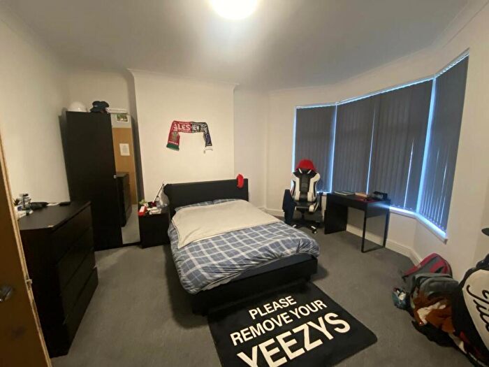 5 Bedroom House To Rent In Whitchurch Road, , Heath, CF14