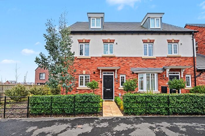 4 Bedroom Semi Detached House For Sale In Station Avenue, Houlton, Rugby, CV23