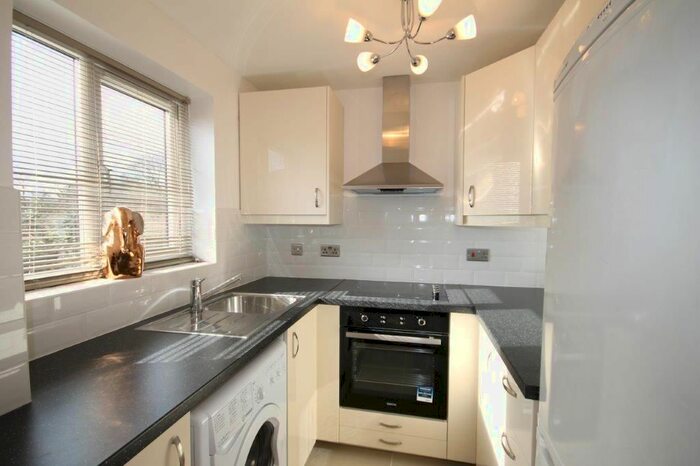 1 Bedroom Flat To Rent In Dehavilland Close, Northolt, UB5