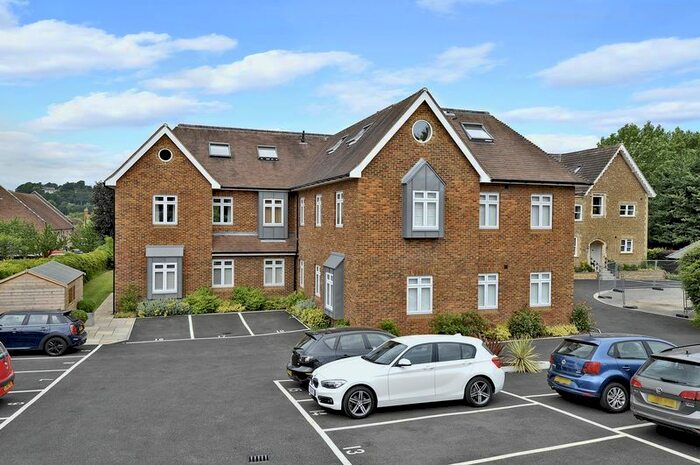 2 Bedroom Flat To Rent In Croft Road, Godalming, GU7