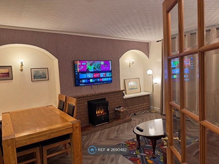 2 Bedroom Flat To Rent In Tullos Place, Aberdeen, AB11