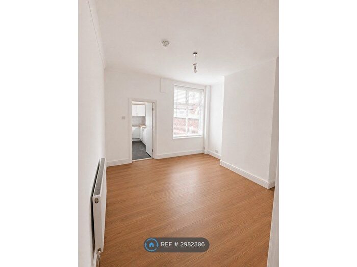 2 Bedroom Terraced House To Rent In Welford St, Salford, M6